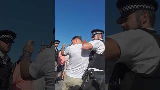 Download Lagu Gekke taferelen met politie in Southport #protest #politie MP3
