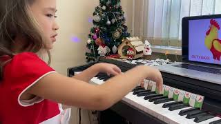 SOFT MOZART Winter Recital 2022-2023 Sofia (6) plays: Cockerel, Russian folk song screenshot 2