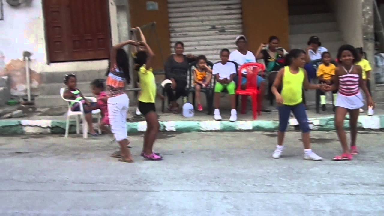 niñas bailando salsa - YouTube