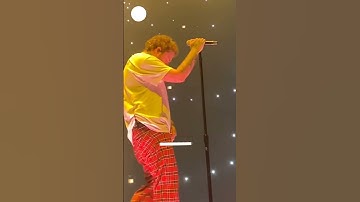 Thumbnail of 𝑃𝑜𝑠𝑡 𝑀𝑎𝑙𝑜𝑛𝑒 - 𝐼 𝐹𝑎𝑙𝑙 𝐴𝑝𝑎𝑟𝑡 (𝐿𝑦𝑟𝑖𝑐𝑠 𝑉𝑖𝑑𝑒𝑜)