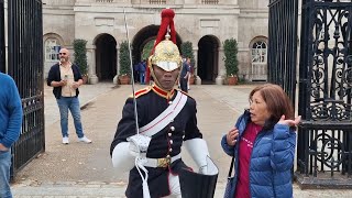 ignorant tourist touched the sword another leans on the kings guard #horseguardsparade