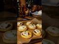 Мини тарт татены с красным луком и козьим сыром (#chèvre) #рецепт #france
