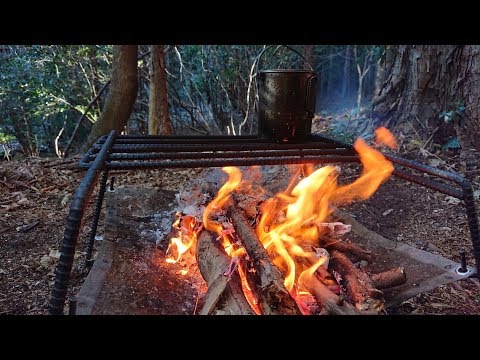 ヴィンテージランタンとオリジナル焚き火台の無骨ソロキャンプ