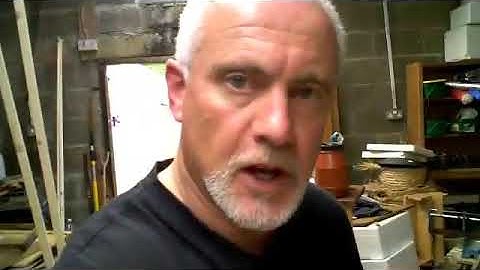 KEEP WASPS OUT! Periscope entrance for a top bar hive