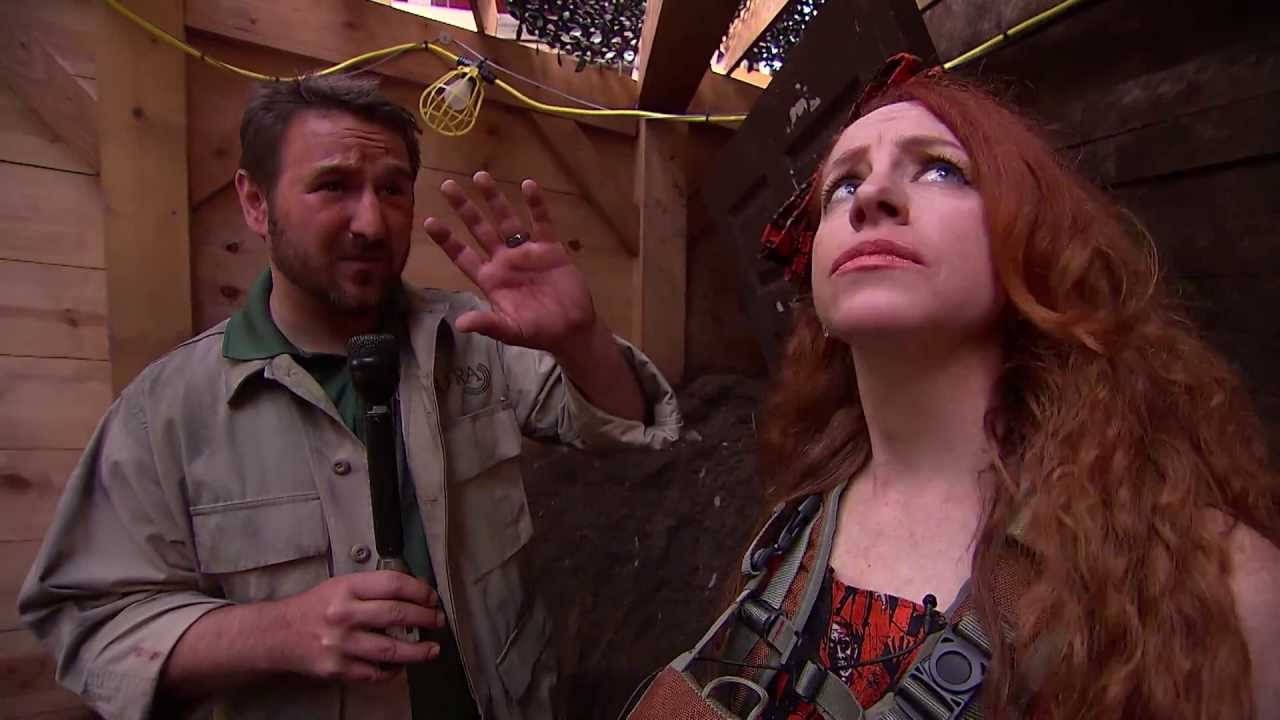 Meredith Myers Visits Scarlett's Revenge Haunted House at HowlOScream