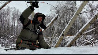 ЛЕСКИ ТРЕЩАТ!! ЭТОТ КОРЯЖНИК ИСКАЛ ВСЮ ЗИМУ!!Рыбалка на Оби, щука на балансир.