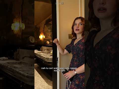 LUKISAN MEWAH DI DALAM HIDDEN POWDER ROOM TASYA FARASYA