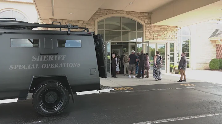 Deputy Yate's mother, Sheriff Burchett speak durin...