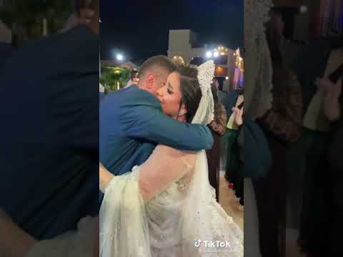 بكاء وانهيار ابو العروسه ع اغنية بنتي حببتي روعه