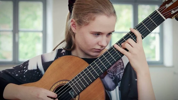 Leonora Spangenberger (13) plays 12 Etudes by Heit...