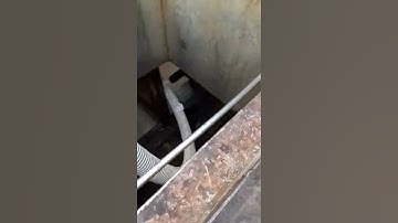 How to put ice on a commercial  fishing vessel. Cape Pond Ice #shorts