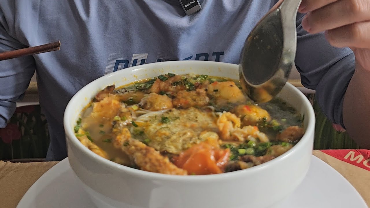 Vợ nấu bún cá rô, tưởng đơn giản mà ngon mê luôn! #foodvietnam #eating #comnha #yummy 