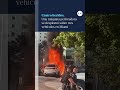 Cuatro heridos. Una máquina perforadora se desplomó sobre tres vehículos en Miami