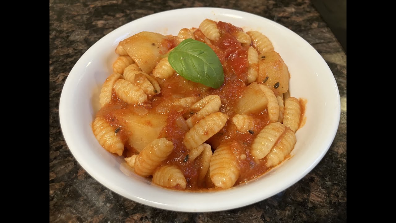 PASTA & POTATOES W FAKE SAUCE (EMULATES MEAT/RAGU)| Pasta e Patati cu ...