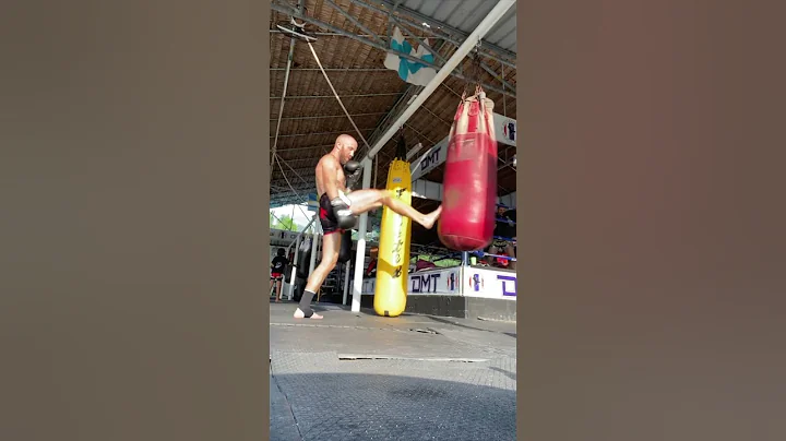 How to train for a muay thai fight like a pro: Mua...
