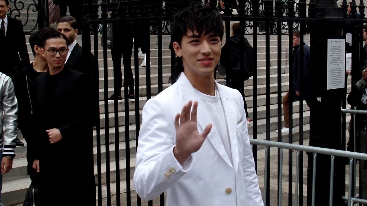 Timmy Xu 许魏洲 - Givenchy Spring/Summer 2018 fashion show in