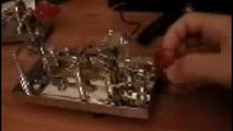 CW with a Vibroplex Lightining DeLuxe Bug in action