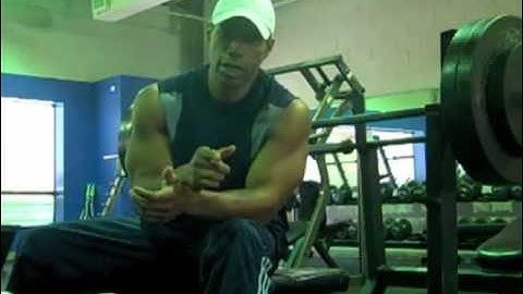 LevroneReport.com • NFL Combine Training • 225 Bench for Reps