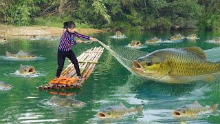 Amazing! Girl Catches Giant Fish in the Stream & Sells Them at the Local Market 🐟🌿