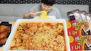 I Had a Mega Cup Noodle That's 8 Times Larger! Of Course I Had Rice with It Again~ KOREAN MUKBANG