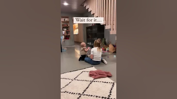 Big sisters were overjoyed to see their baby brother's first steps ❤️ 📽️ natural_born_parenting