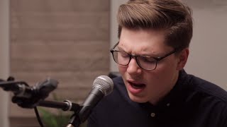 Kevin Garrett gets Soulful in his Performance of "Pushing Away" at The Patch