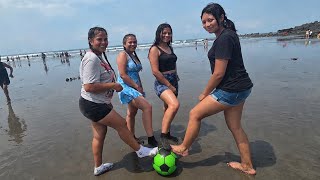 🚨😲 Jugando Fútbol En La Playa / Chicas Salvadoreñas