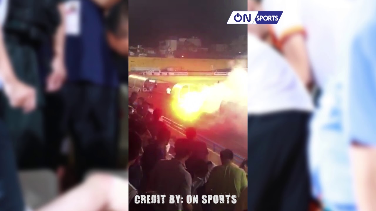 bóng đá tv6 Kinh hoàng quả pháo sáng nhắm thẳng về phía khán đài A sân Hàng Đẫy