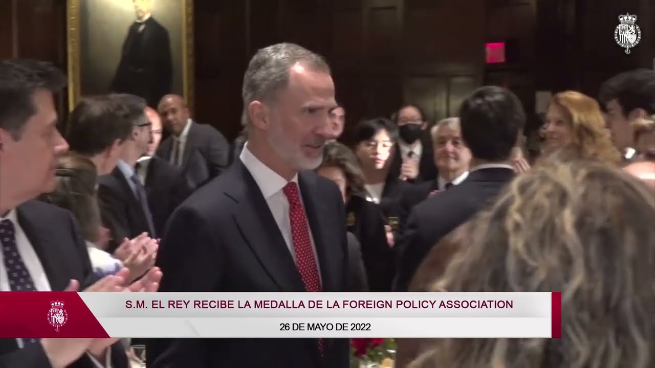 Sana Sabbagh presents His Majesty King Felipe VI of Spain with the Foreign Policy Association Medal.