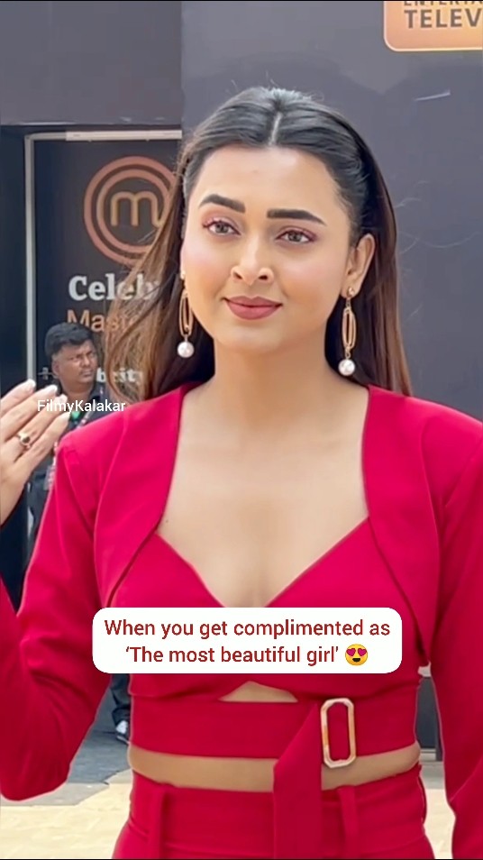 #tejasswiprakash started to blush as she got complimented by the paps ? #filmykalakar