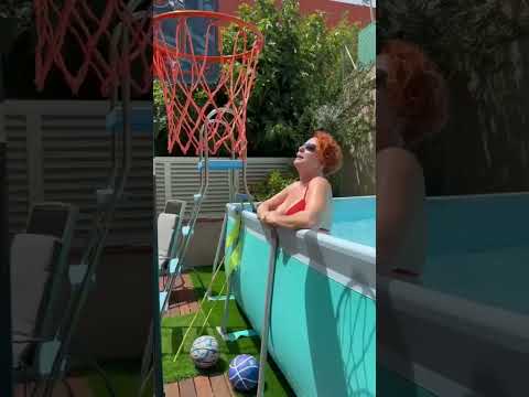 This Beach Boys hit a cappella sung by ✨ Star Mamas! Barbara Ann in a swimming pool!