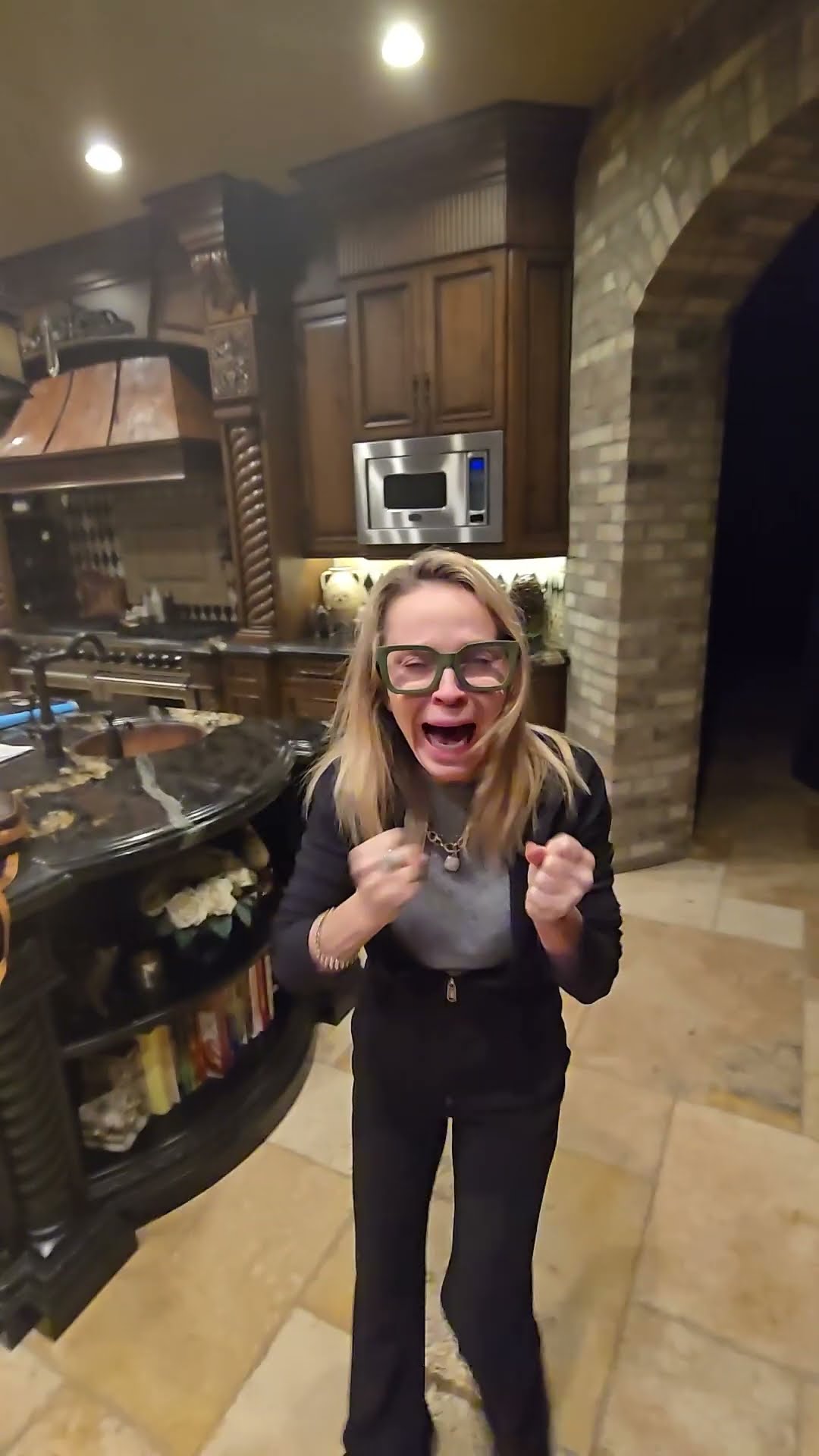Sneaky Husband Startles Wife In Mansion's Kitchen || ViralHog