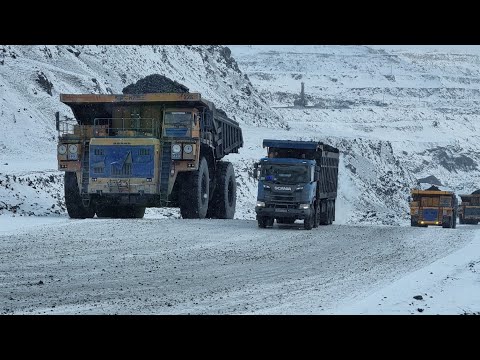 Работа водителем карьерного самосвала. Опять скользим🥶