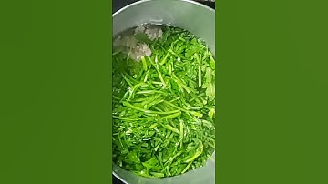 Canh rau cải cúc nấu thịt xay