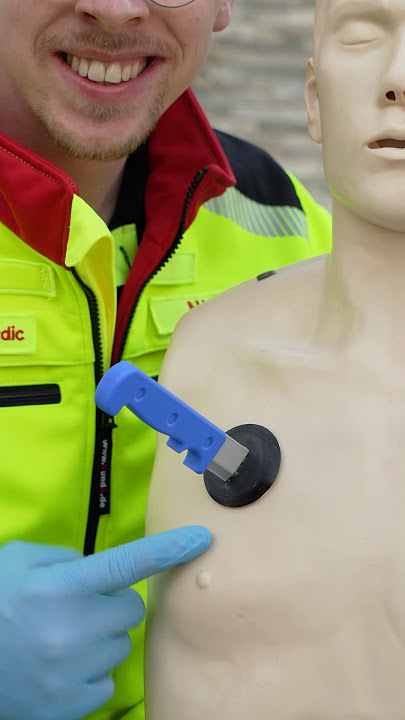 First Aid on a Stab Wound 🚑🔪 #paramedic #ambulance #firstaid #emergency #hospital #nurse