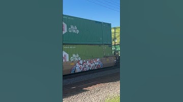 Eastbound NS intermodal in Bound Brook, NJ. Shout out to the engineer and conductor for the wave :)