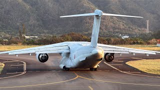 八丈島空港　C-2輸送機　離陸