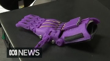 Hairdresser turns old shampoo bottles into 3D-printed prosthetic limbs | ABC News