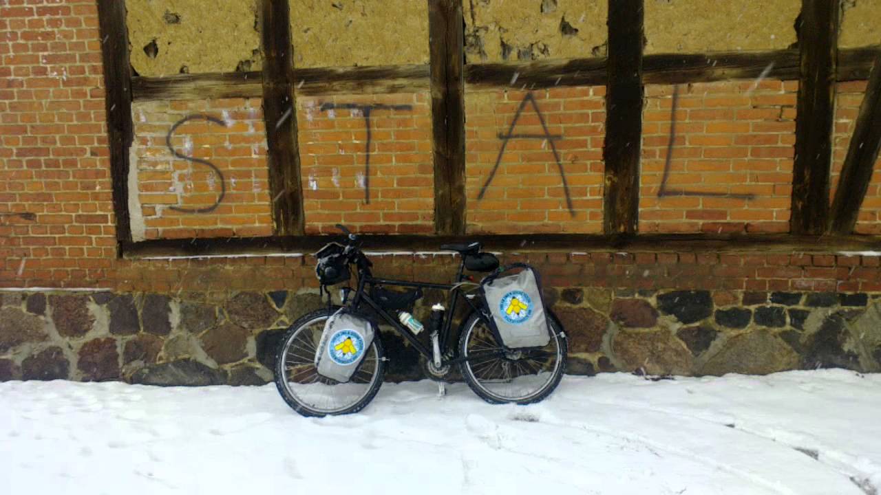 Stalowy rower w stalowym kontekście