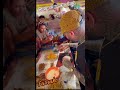 El Cantante Farruko disfrutó de lo mejor de la Isla de Margarita 🌊🏝️ 🥟 empanadas de cazón #venezuela