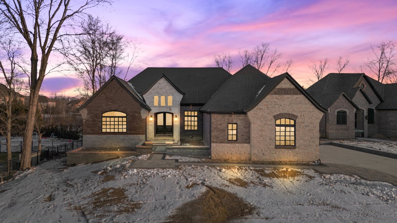 Luxury Ranch Home Tour in Michigan | 3,253 Sq Ft | Finished Basement + Spa Baths