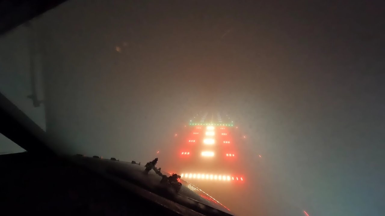 Boeing 737-8MAX lądowanie we mgle w Katowicach Pas 26  ILS CAT II EPKT KTW