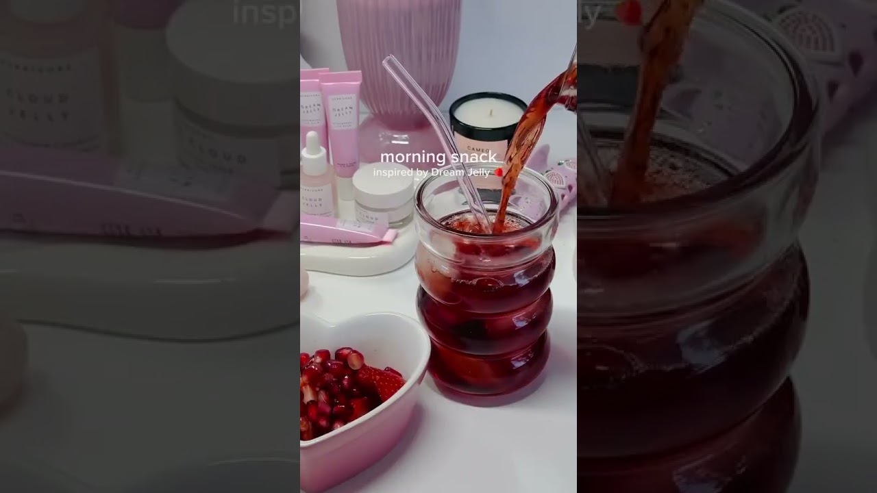 A dreamy jelly cream texture, mouth-watering natural strawberry flavor, and glossy sheen. 🫦