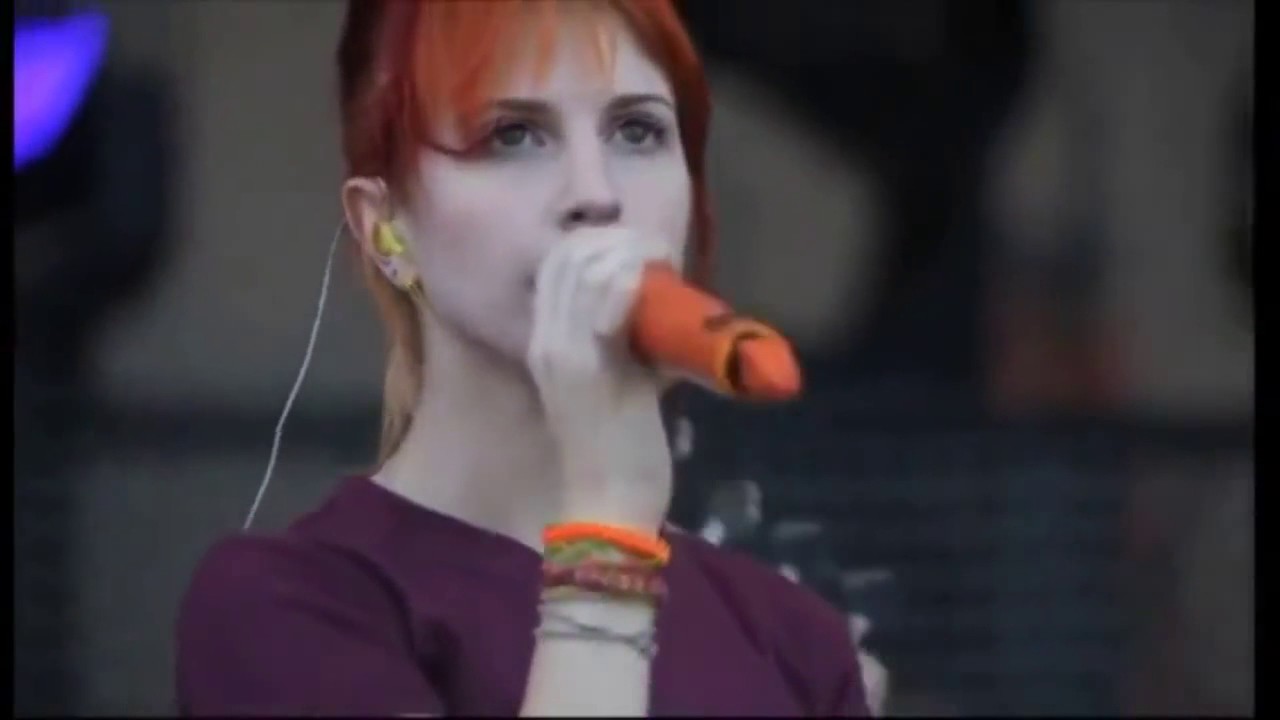 Paramore-Airplanes (Chicago Live)
