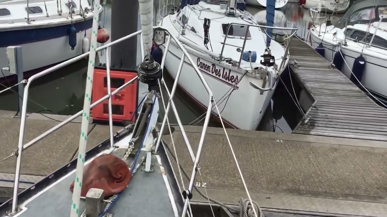 Bruce Roberts 34  - Boatshed - Boat Ref