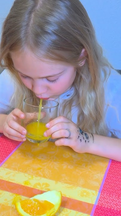 Приготовила сок ДЛЯ СТАРШЕГО БРАТА 😁🤫🥤#shorts - YouTube