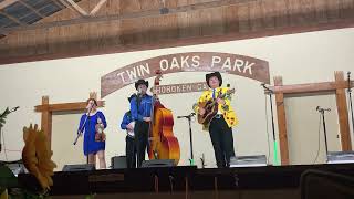 Video thumbnail of "Wiggle Worm Wiggle in Tennessee - The Kody Norris Show at Twin Oaks Park"