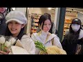 ILLIT 아일릿 Wonhee Minju Yunah Arrival CDG Airport In Paris For The Jacquemus PFW Event