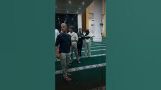 Rombongan Bule masuk ke Masjid demi mendengarkan Adzan