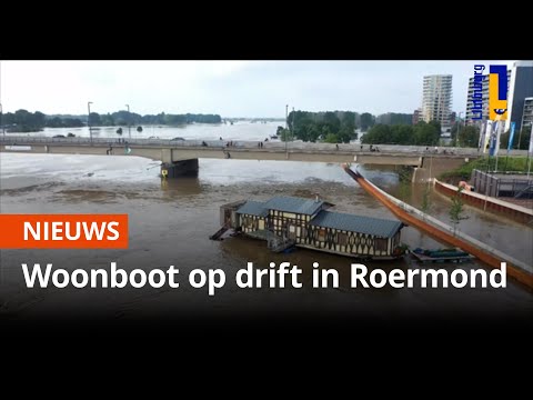 Woonboot drijft af op de Maas in Roermond